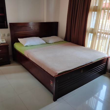 Oyo 3894 Karunia Muslim Syariah Hotell Jakarta Eksteriør bilde