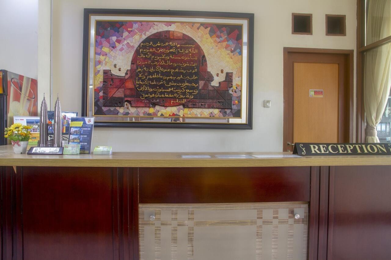 Oyo 3894 Karunia Muslim Syariah Hotell Jakarta Eksteriør bilde