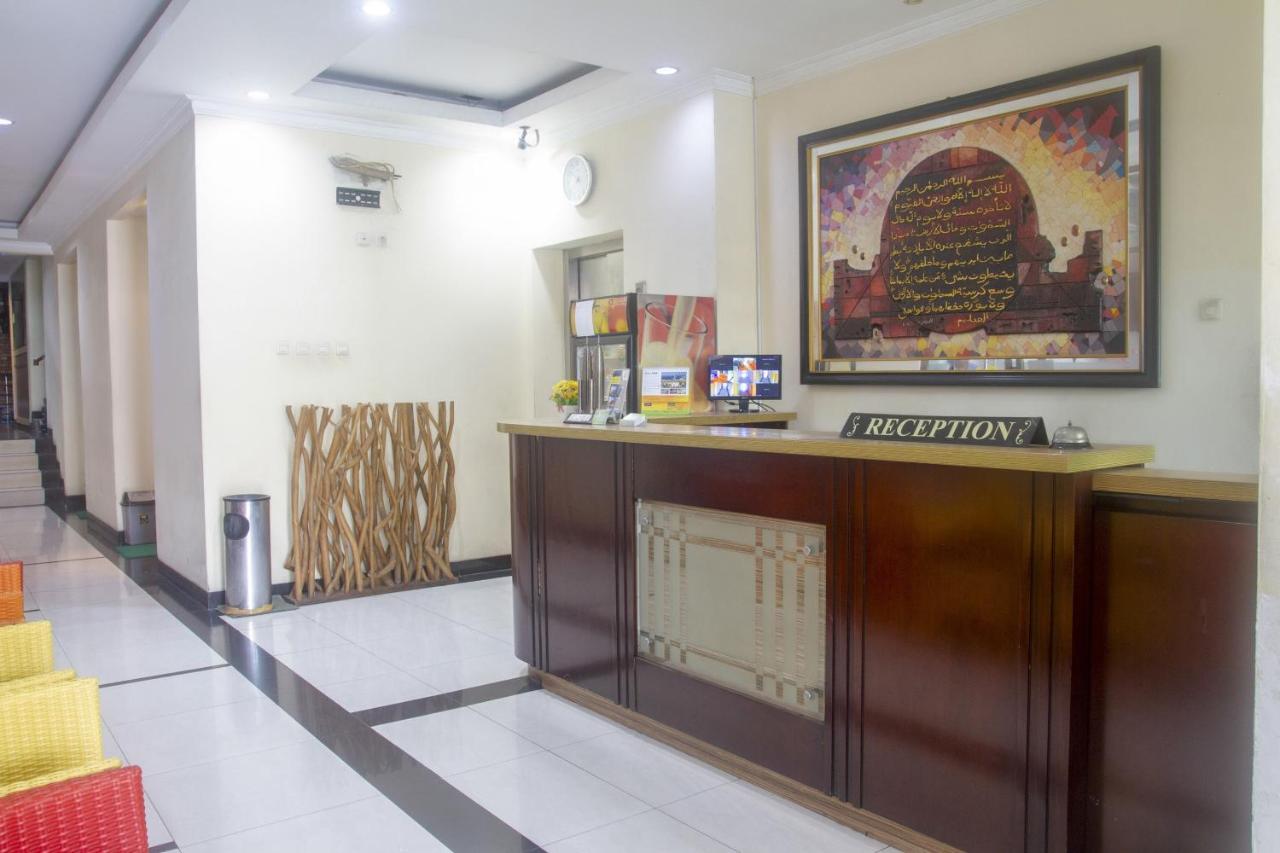 Oyo 3894 Karunia Muslim Syariah Hotell Jakarta Eksteriør bilde