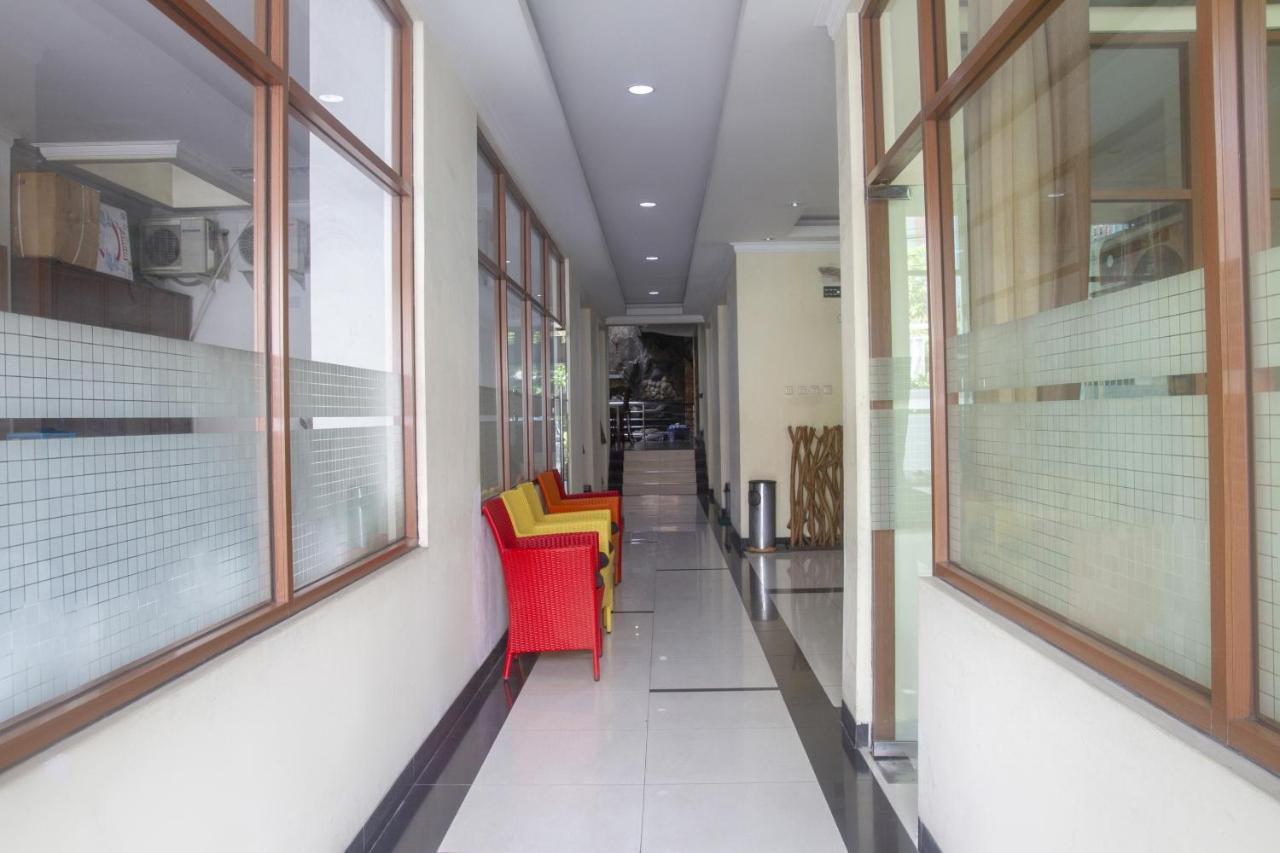 Oyo 3894 Karunia Muslim Syariah Hotell Jakarta Eksteriør bilde