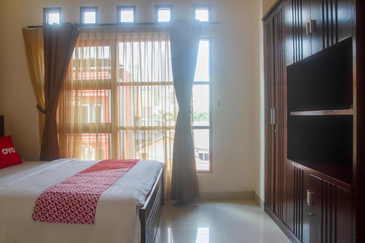 Oyo 3894 Karunia Muslim Syariah Hotell Jakarta Eksteriør bilde