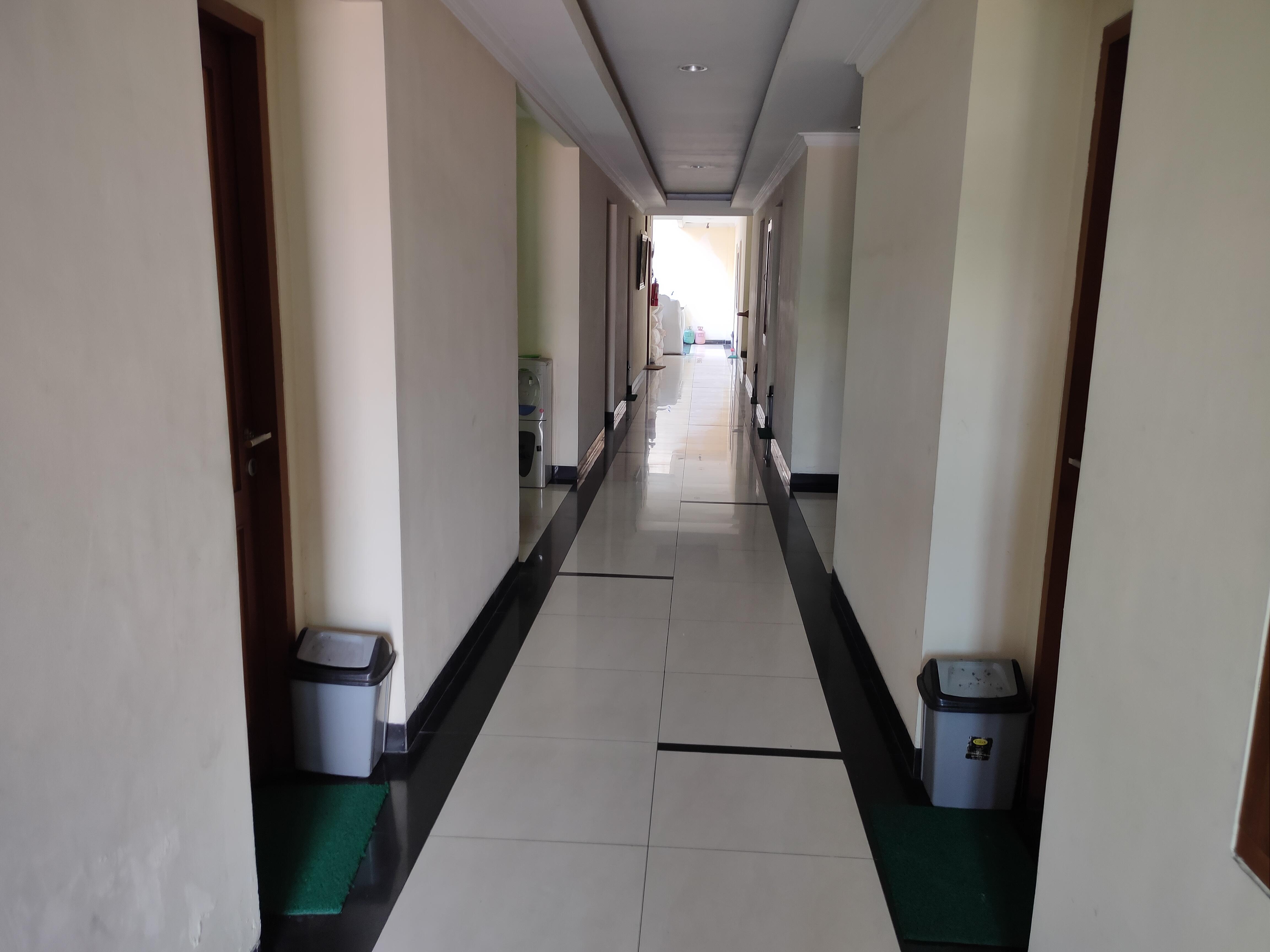 Oyo 3894 Karunia Muslim Syariah Hotell Jakarta Eksteriør bilde