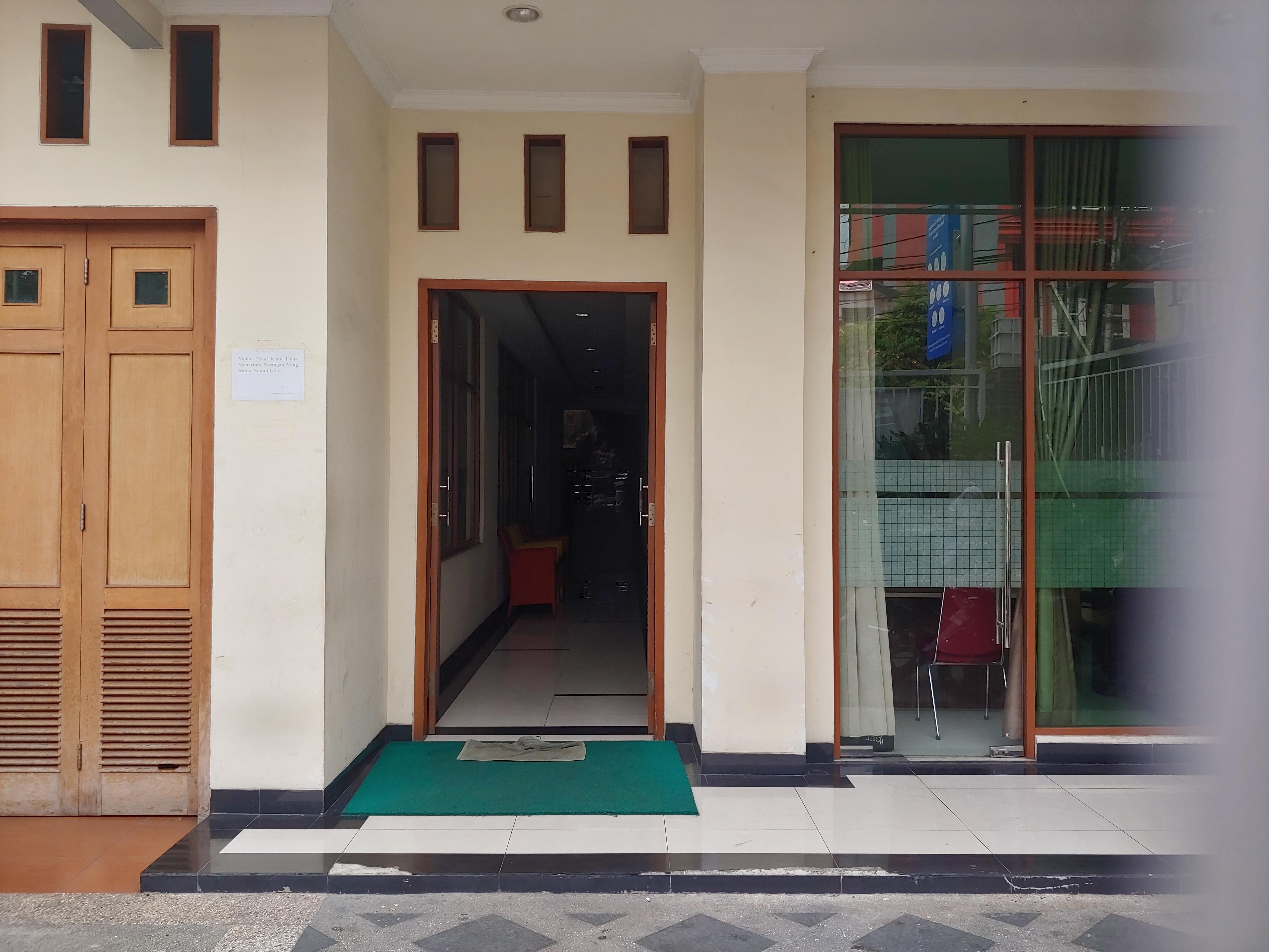 Oyo 3894 Karunia Muslim Syariah Hotell Jakarta Eksteriør bilde